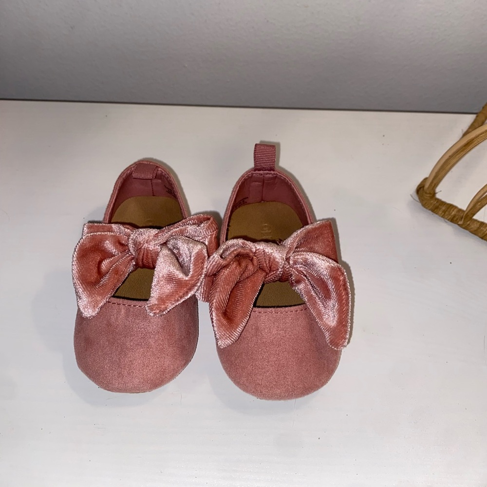Old Navy Pink Baby Moccasin Shoes with Bows